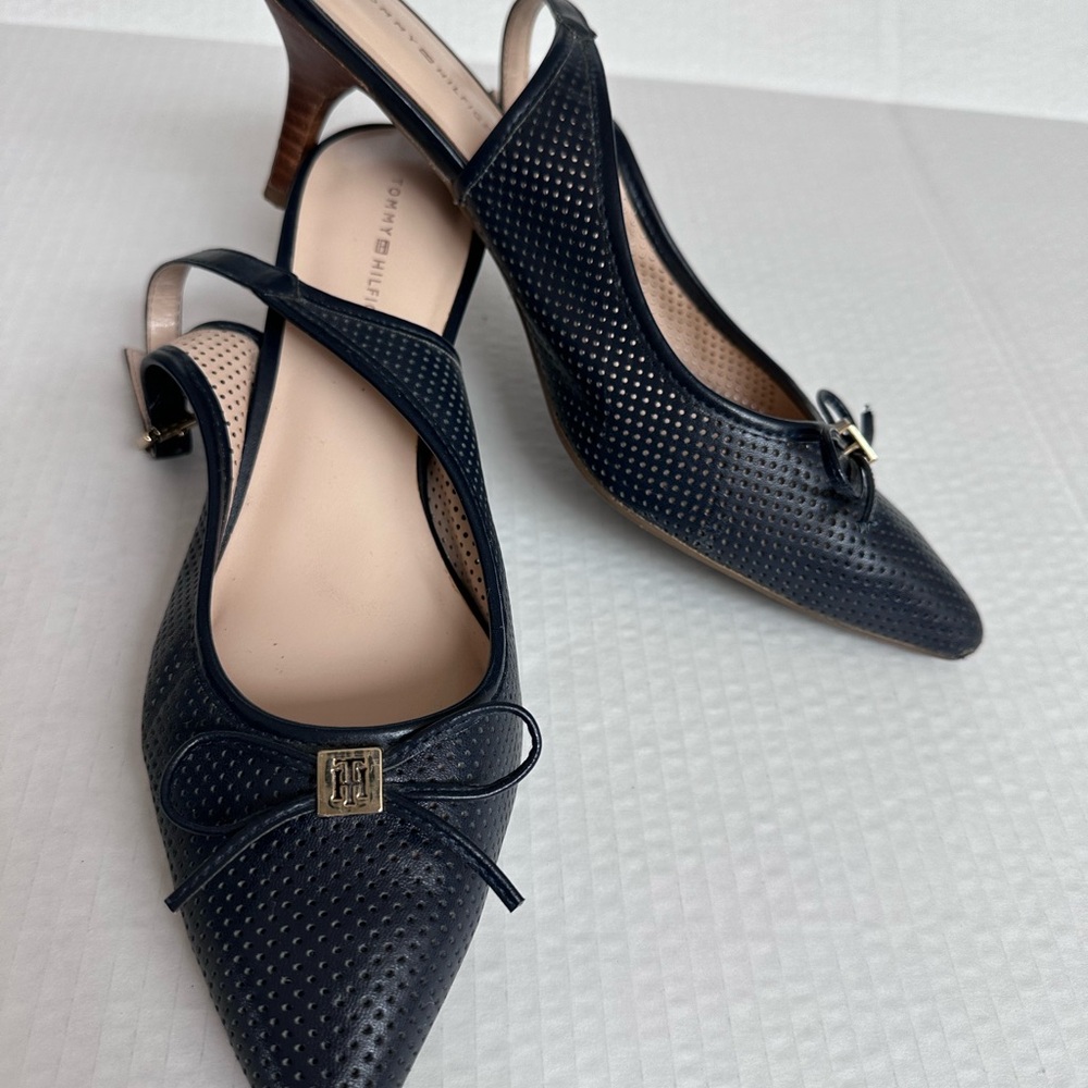 Tommy Hilfiger Navy Leather pointy toe slingback pumps Size 8.